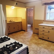 58 Willington Ave in Stafford, CT - Building Photo - Building Photo