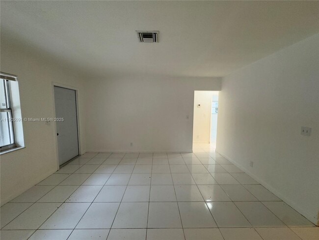 2401 SW 17th Ave in Fort Lauderdale, FL - Building Photo - Building Photo
