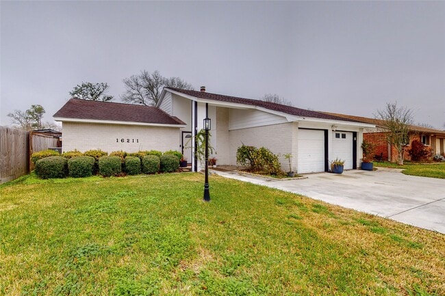 16211 Townes Rd in Friendswood, TX - Building Photo - Building Photo