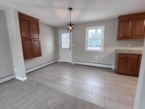 435 Elmwood Dr in Windsor Locks, CT - Building Photo - Building Photo