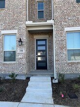338 Almanor St in Lewisville, TX - Building Photo - Building Photo