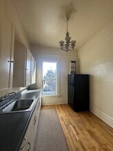 848 E 15th St, Unit B in Oakland, CA - Building Photo - Building Photo