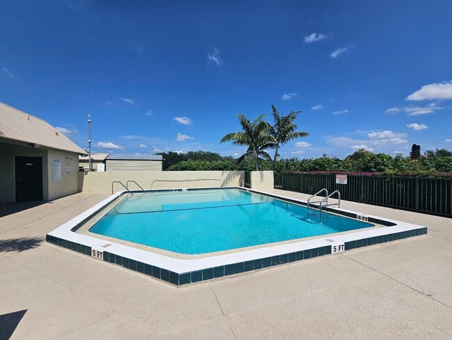802 SW Monica St in Port St. Lucie, FL - Building Photo - Building Photo
