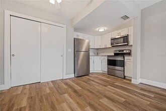 8602 Huron Ct, Unit 55 in Tampa, FL - Building Photo - Building Photo