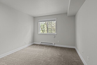 Centrepointe Apartments in Everett, WA - Building Photo - Building Photo