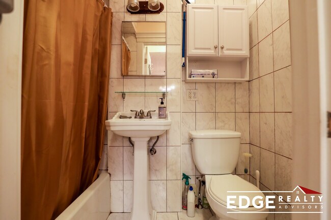 25 Newcastle Rd, Unit 1 in Boston, MA - Building Photo - Building Photo