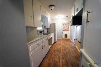 1005 E Polk Ave in Victoria, TX - Building Photo - Building Photo