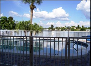 Westwinds Waterfront Resort in Treasure Island, FL - Building Photo - Building Photo