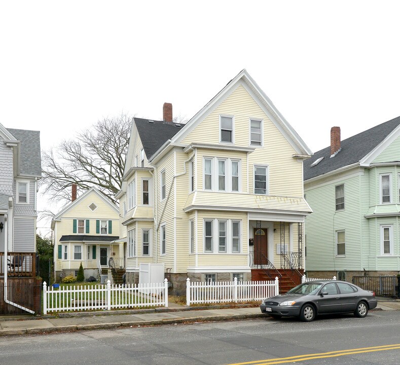 175 County St in New Bedford, MA - Building Photo