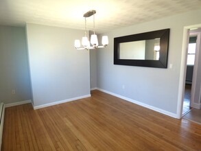 61 Elbow Hill Rd in Brookfield, CT - Foto de edificio - Building Photo