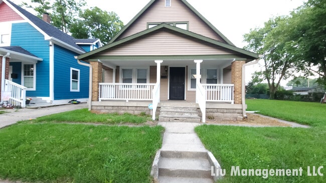 property at 1029 N Holmes Ave