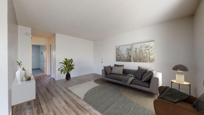 Oasis Del Sol in El Cajon, CA - Building Photo - Interior Photo