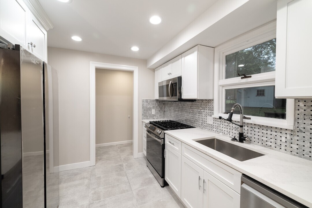 45 Roosevelt St in Cresskill, NJ - Building Photo