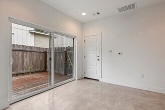 5006 Baker St in Austin, TX - Building Photo - Building Photo