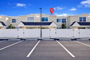 6840 SW 45th Ln in Miami, FL - Building Photo