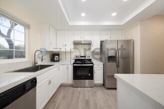 2404 Manzana Way in San Diego, CA - Building Photo - Building Photo