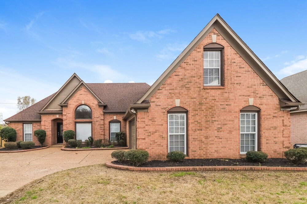 9339 Chimneyrock Blvd. in Cordova, TN - Foto de edificio