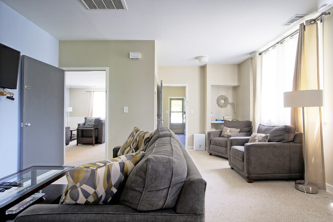 2 Willets Pl, Unit 2