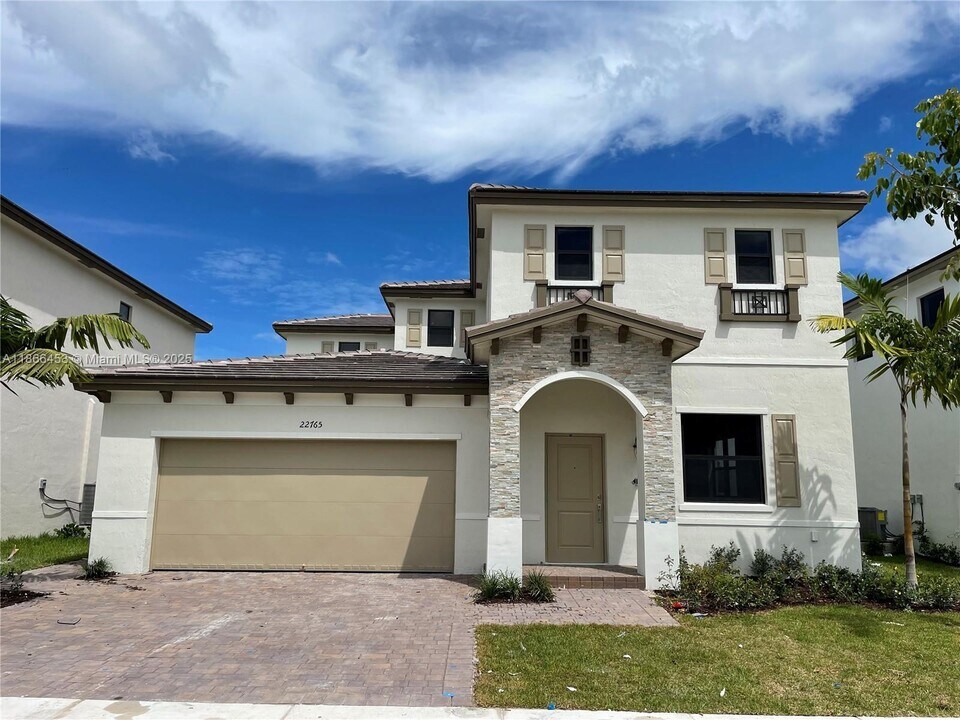 22765 SW 131st Pl in Goulds, FL - Building Photo