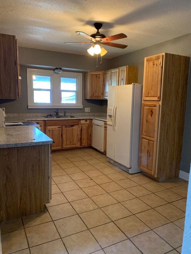 2412 W Lincoln St in Springfield, MO - Building Photo - Building Photo