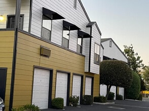 Montage Apartments in Palo Alto, CA - Foto de edificio - Building Photo