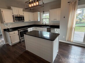 8605 Tamarron Dr in Charlotte, NC - Building Photo - Building Photo