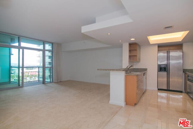 property at 13700 Marina Pointe Dr