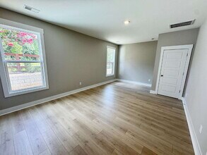 305 Breakwater Ln in Seneca, SC - Building Photo - Building Photo
