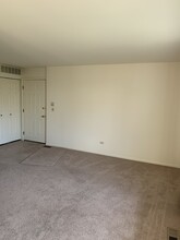 245 Crestview Dr in Wauconda, IL - Building Photo - Building Photo