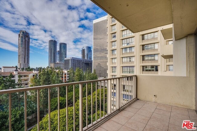 2170 Century Pk E in Los Angeles, CA - Foto de edificio - Building Photo