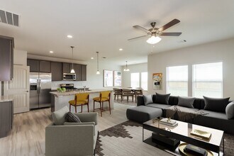 7935 Cypress Country Dr in Cypress, TX - Foto de edificio - Building Photo