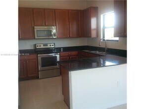 643 NE 191st Terrace in Miami, FL - Building Photo - Building Photo