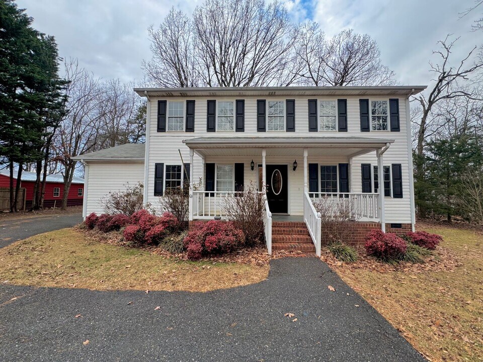 63 Wilderness Rd in Rustburg, VA - Building Photo