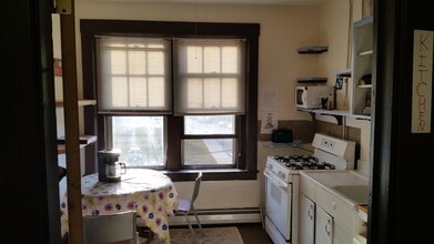 248-262 Middlesex St, Unit 260 in Lowell, MA - Building Photo - Building Photo