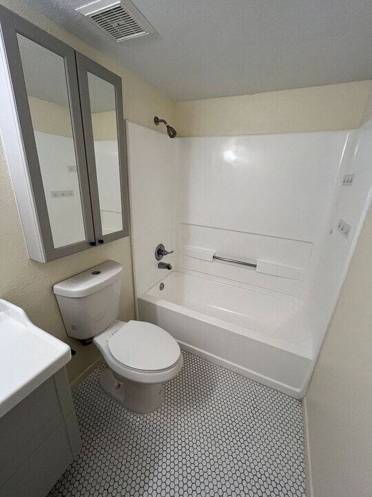 1201 S McClintock Dr in Tempe, AZ - Building Photo