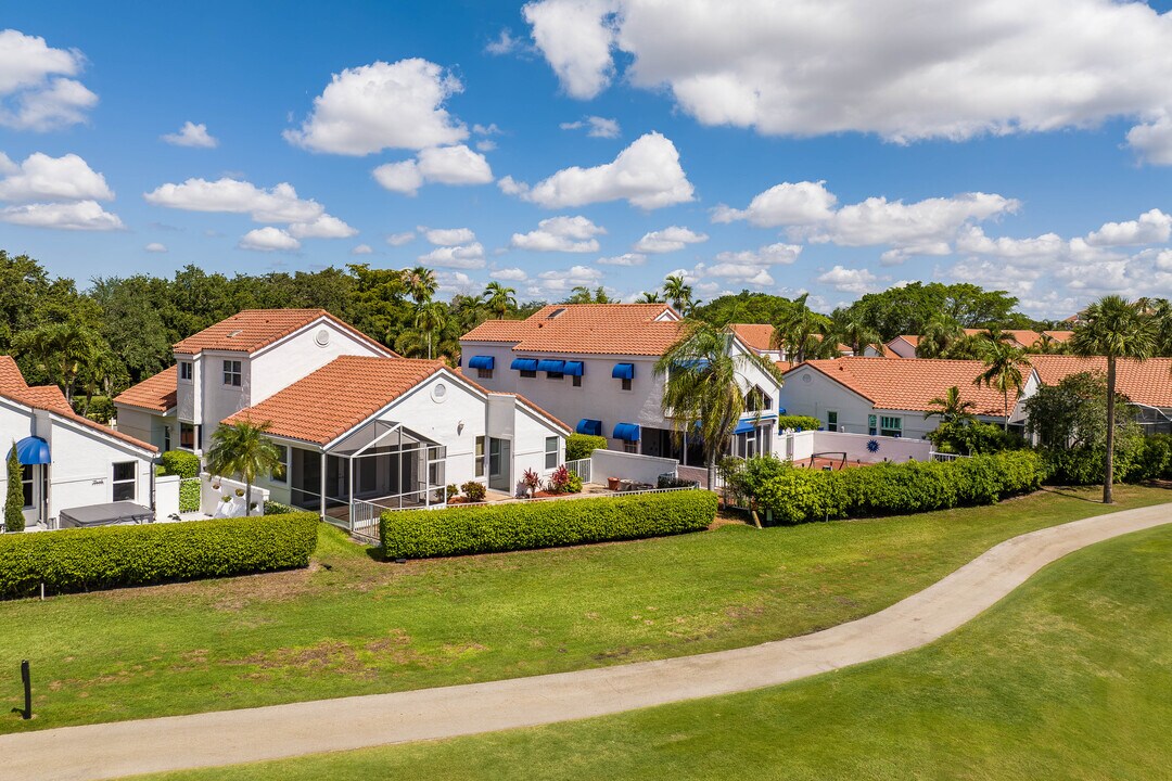 Fairways at Boca Golf & Tennis in Boca Raton, FL - Foto de edificio