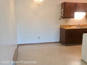 1814 Prairie Ave in Dickinson, ND - Building Photo - Building Photo
