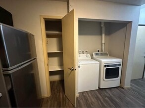 956 Boston Way, Unit 7 in Coralville, IA - Building Photo - Building Photo