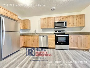 251 W Linden Ave-Unit -#204 in Chubbuck, ID - Building Photo - Building Photo