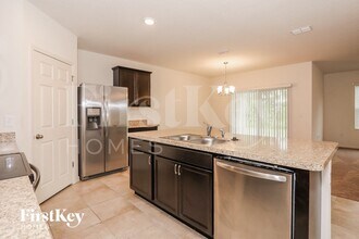 1053 SW Canary Terrace in Port St. Lucie, FL - Building Photo - Building Photo