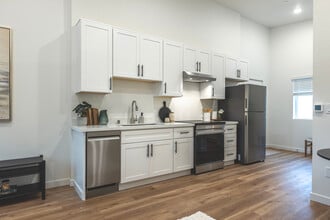 3131 W St in Sacramento, CA - Building Photo - Building Photo