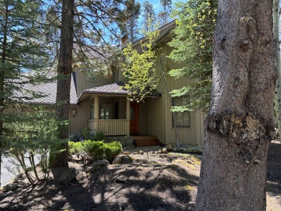 17907 Acer Ln in Sunriver, OR - Foto de edificio