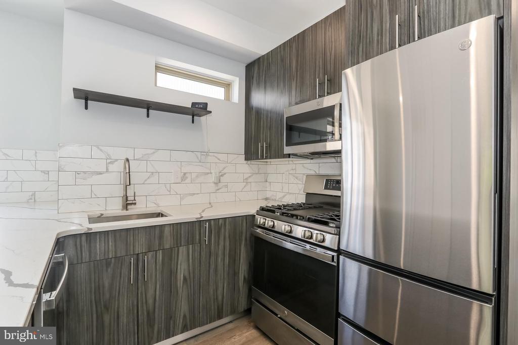 917 N 15th St in Philadelphia, PA - Building Photo