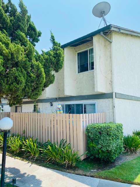 2300 S Hacienda Blvd, Unit #E10 in Hacienda Heights, CA - Foto de edificio - Building Photo