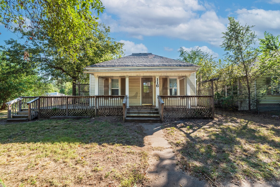 116 S Sedgwick St in Haven, KS - Building Photo