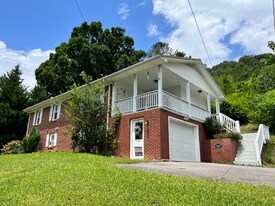 1355 N Main St in Mars Hill, NC - Building Photo