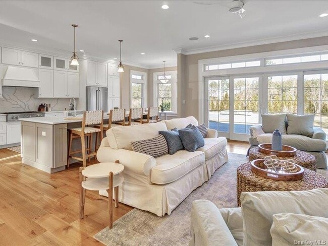 17 Adam Ln in Westhampton Beach, NY - Building Photo - Building Photo