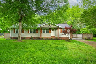 1143 Bayview Dr in Gallatin, TN - Building Photo - Building Photo