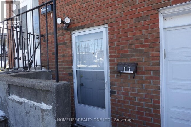 17 Darnborough Way in Toronto, ON - Building Photo - Building Photo