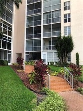 1391 S Ocean Blvd-Unit -8J in Pompano Beach, FL - Building Photo - Building Photo